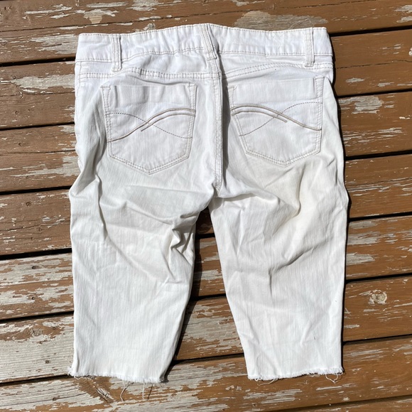 White shorts (knee lenght) - Picture 2 of 3